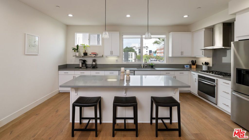 Photo of 660 N Gramercy Place, Los Angeles, CA 90004 (MLS # 25583589)