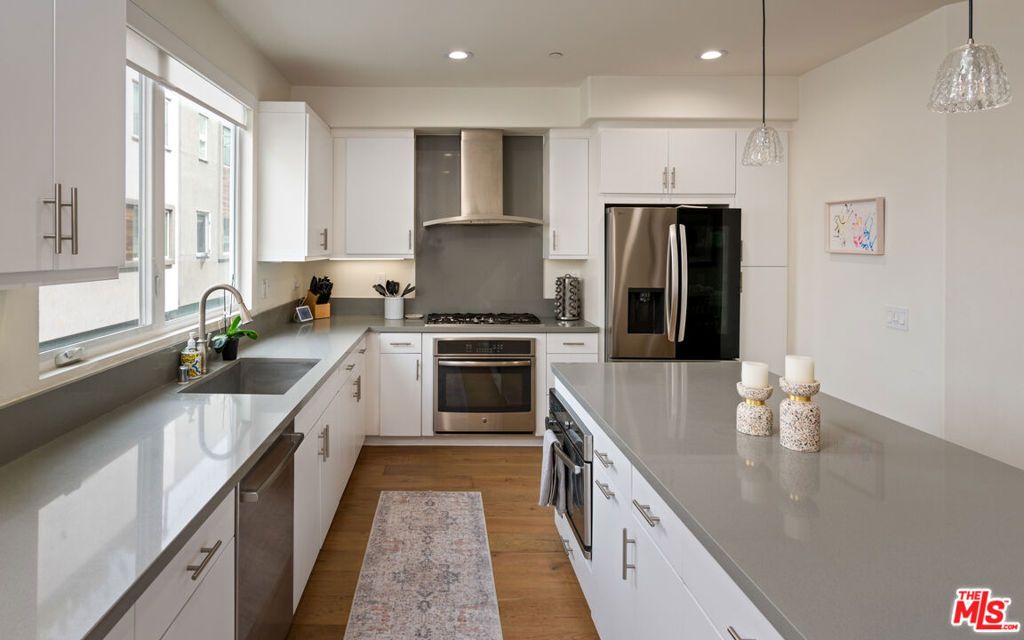 Photo of 660 N Gramercy Place, Los Angeles, CA 90004 (MLS # 25583589)