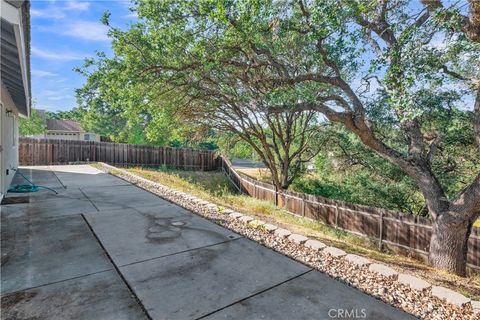 Tiny photo for 901 Sleepy Hollow Road, Paso Robles, CA 93446 (MLS # SR26072223)