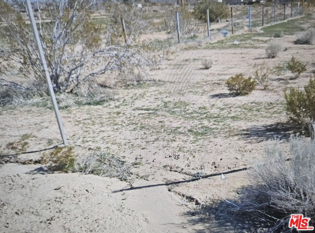 Photo of 0 E Vac/vic Avenue #W8/128, Pearblossom, CA 93553 (MLS # 25610027)
