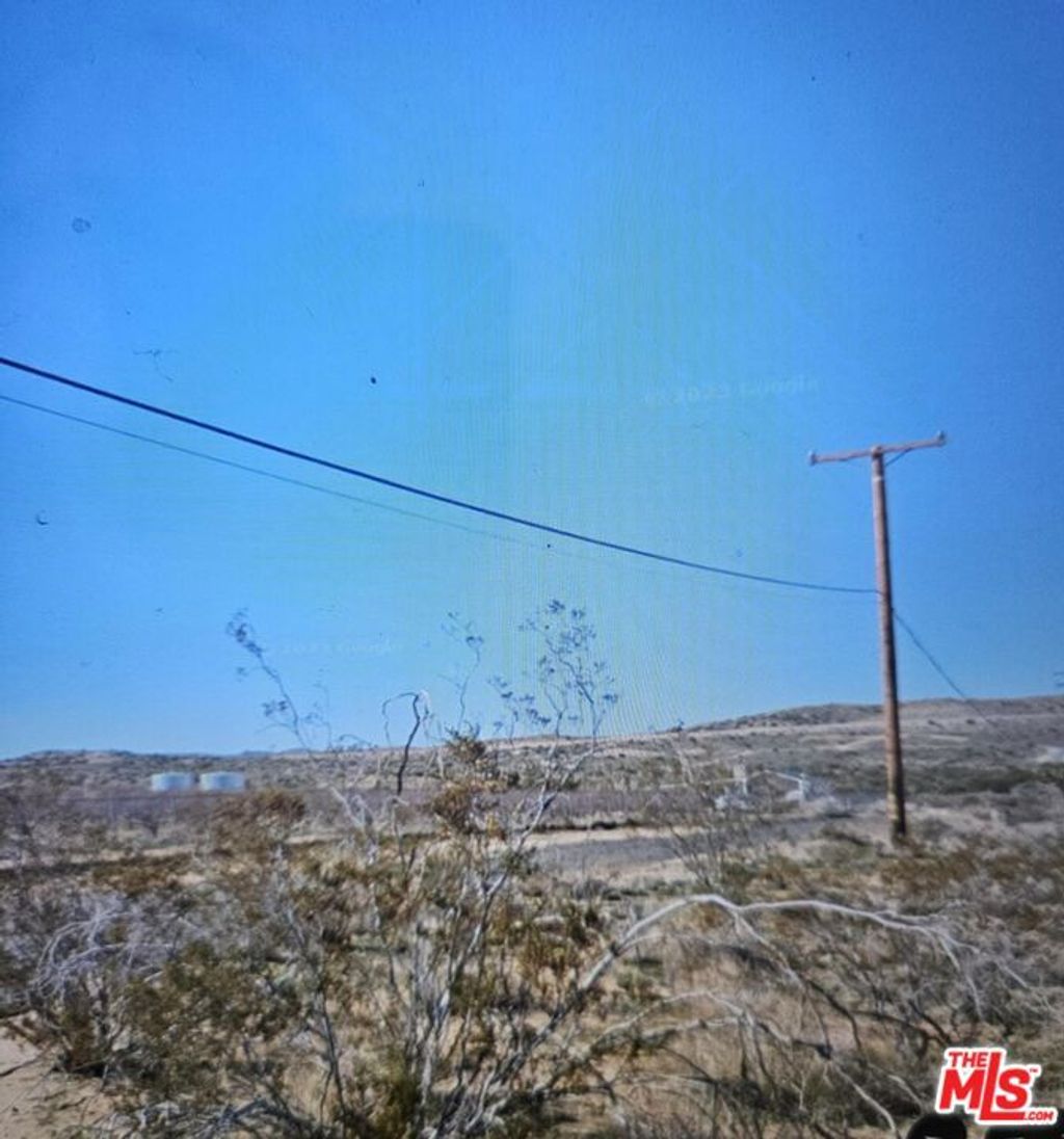 Photo of 0 E Vac/vic Avenue #W8/128, Pearblossom, CA 93553 (MLS # 25610027)