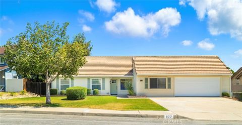 Photo of 977 N Driftwood Ave, Rialto, CA 92376 (MLS # DW26093767)