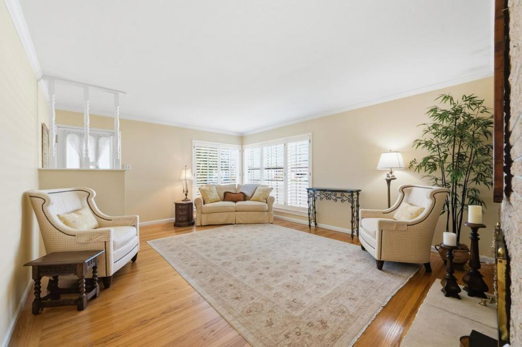 123 S Magnolia Avenue