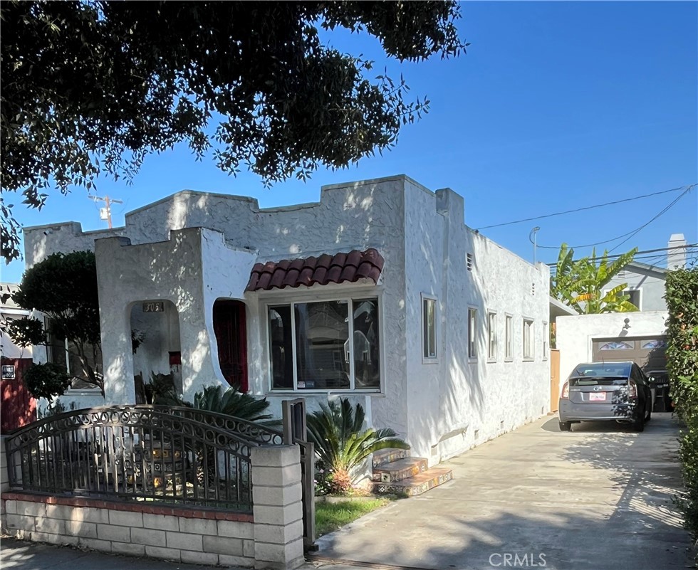 305 E 52nd