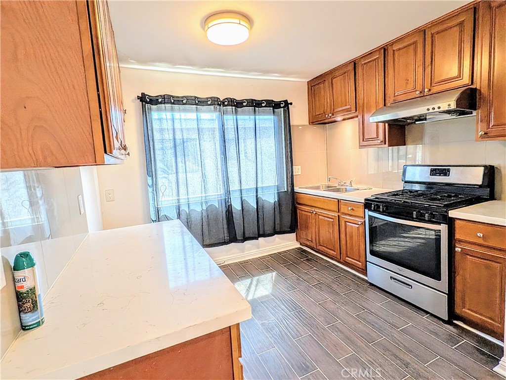 4662 Canoga Street C