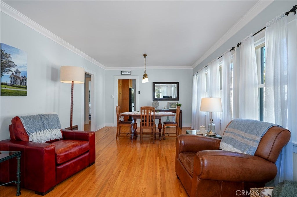 1376 W 10th