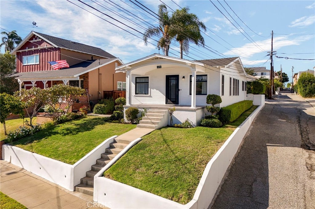 1376 W 10th