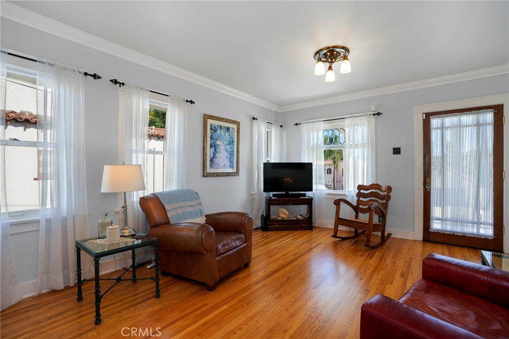 1376 W 10th