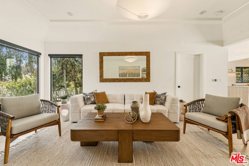 11357 Aqua Vista Street