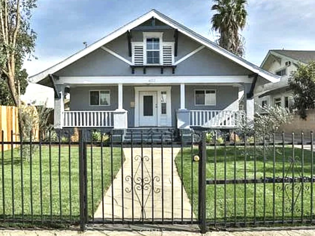 Beautifully Renovated ADU Home – 1 Bed, 1 Bath with kitchen
In the heart of a rapidly growing LA neighborhood. Blending timeless character with modern upgrades.
Stainless-steel appliances (microwave, stove, and refrigerator).
Washer & dryer OUTSIDE
Just seconds from Metro, USC, the new Trader Joe’s & Target complex, Downtown LA, and more! Zoned R2 for added potential.