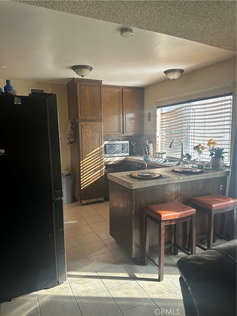 943 W Valencia Street