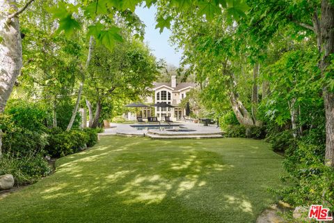 3825 Longridge Avenue Sherman Oaks CA 91423