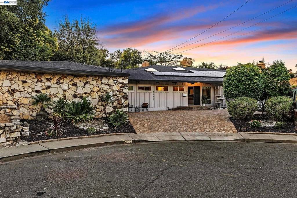 18009 Laird Ct Ct, Castro Valley CA 94546