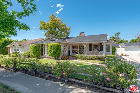 Photo of 13025 Hartsook Street, Sherman Oaks, CA 91423 (MLS # 26811351)