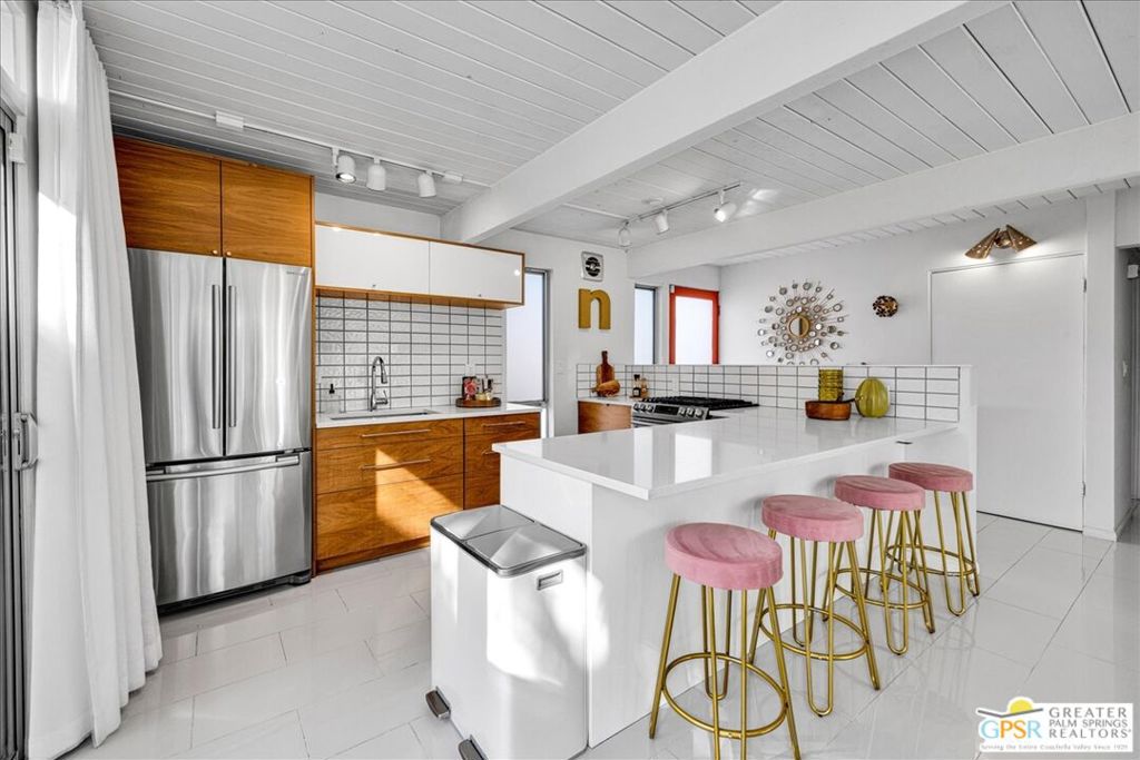 439 E Racquet Club Road