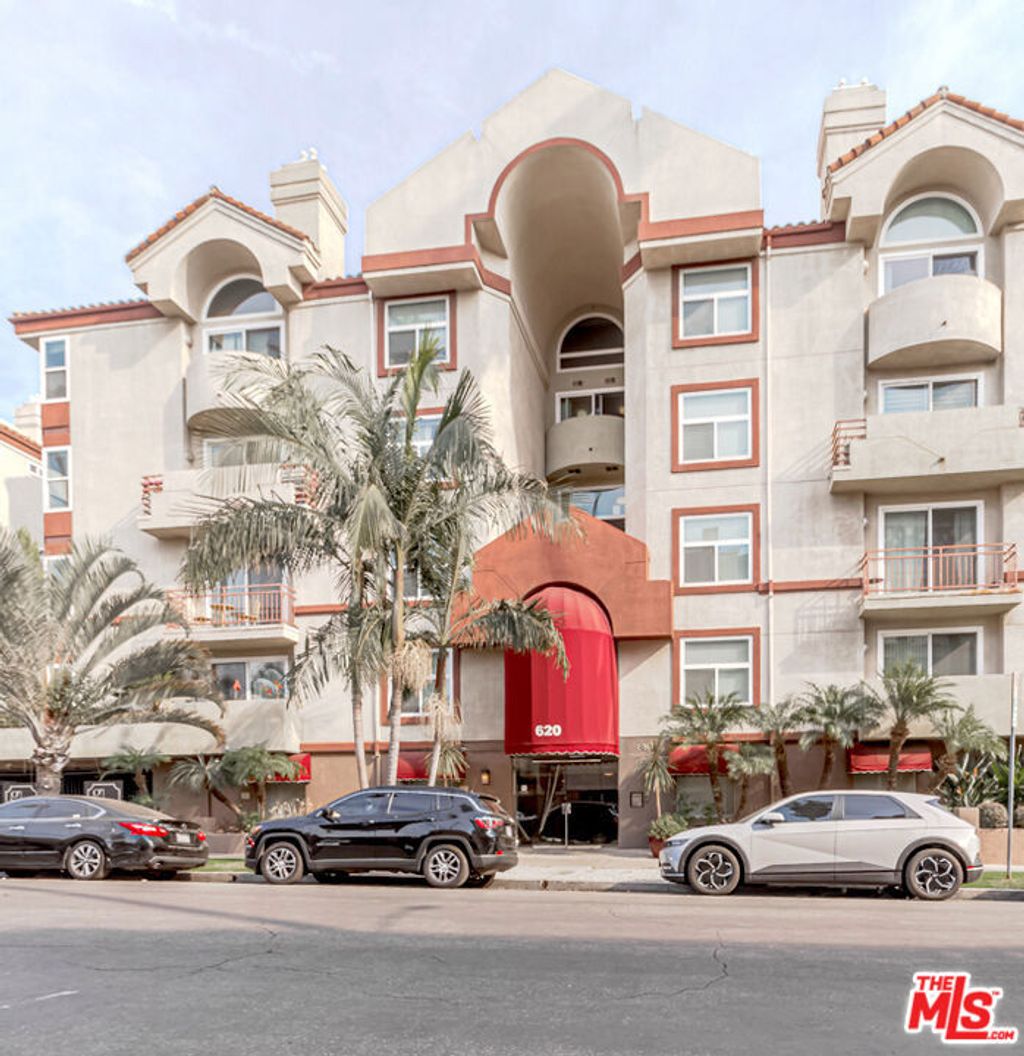Photo of 620 S Gramercy Place #105, Los Angeles, CA 90005 (MLS # 25587031)