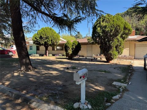 Photo of 906 N 4th St, Banning, CA 92220 (MLS # AR25258742)