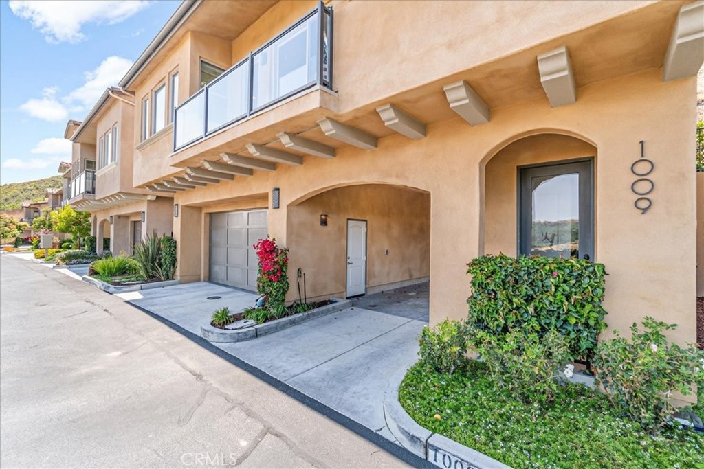 1009 Price Canyon Road