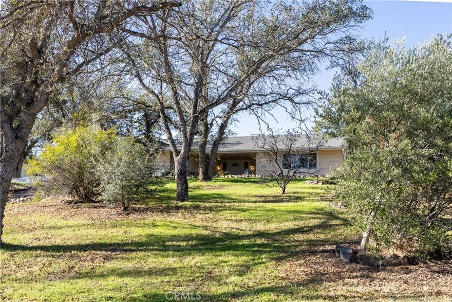 41443 Roaring River Ct is on 1.63 acres with sweeping mountain views in Yosemite Lakes Park ust 40 minutes south of the south gate to Yosemite National Park!
2 bedrooms | 2.25 baths | 1,712 sq ft (Extra 1/4 bath in garage)
Updated kitchen and baths, attached 2-car garage plus a detached 2-car garage that easily be used for a shop. Pet friendly setup with fencing and kennel w/ its own bath area. Bright open interior, great flow, clean finishes and custom storage drawers and cabinetry.
Located inside Yosemite Lakes Park with full community amenities golf, dining, trails, equestrian and more.
A rare combo of usable land, views, garages, and updates move-in ready for you!