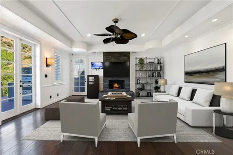 8655 Hillside Avenue, Los Angeles, CA 90069 - MLS#: SR25231863