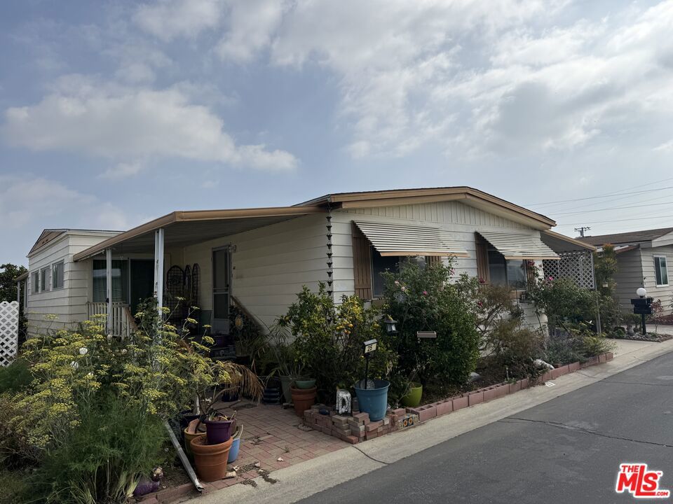1065 Lomita Boulevard 25