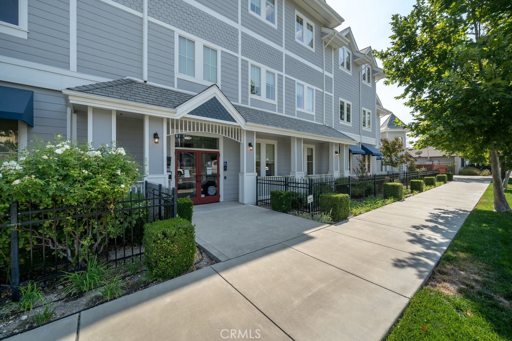 1224 Vine