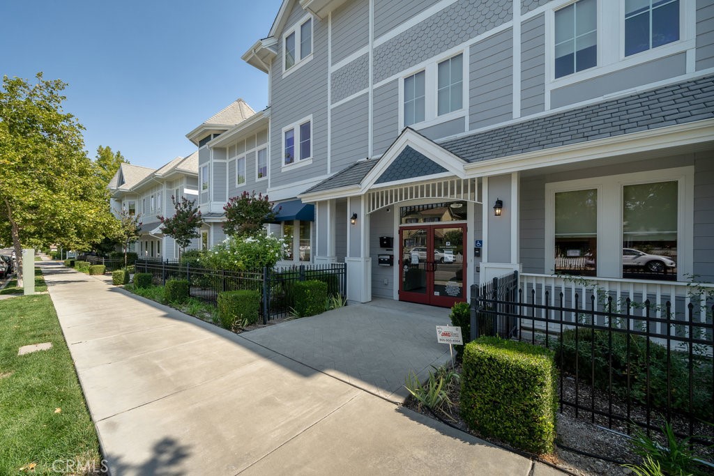 1224 Vine