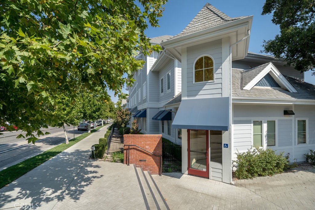 1224 Vine