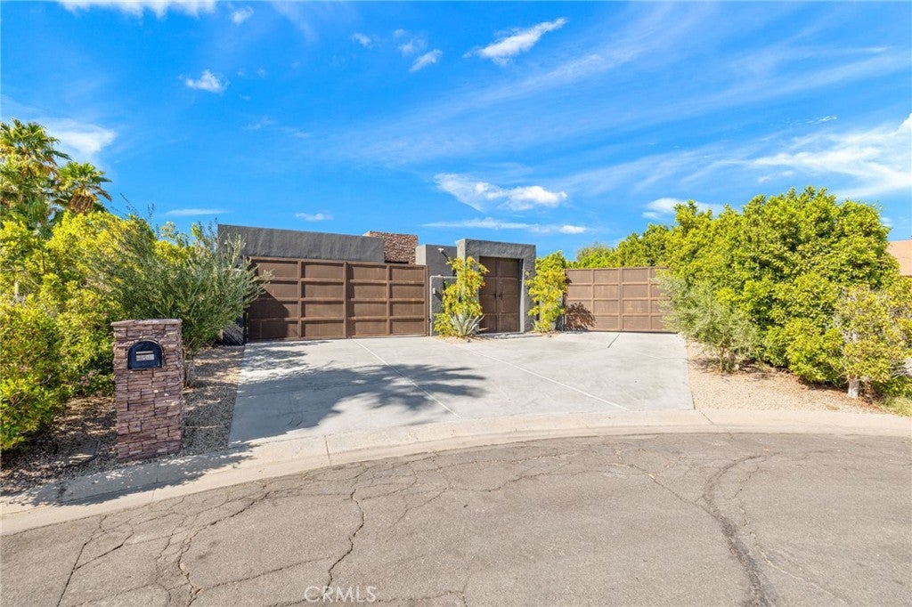 2600 E Vincentia