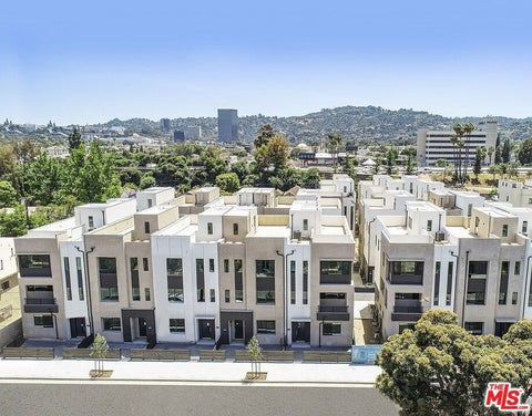 Photo of 10814 Hortense Street, Los Angeles, CA 91602 (MLS # 26946099)