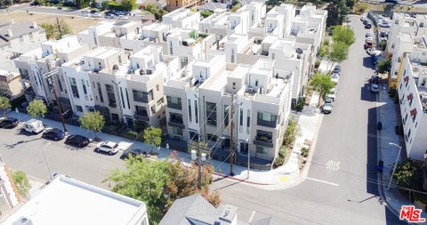 Photo of 10814 Hortense Street, Los Angeles, CA 91602 (MLS # 26946099)