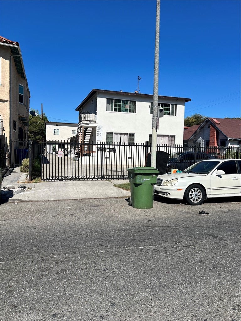 435 W 79th