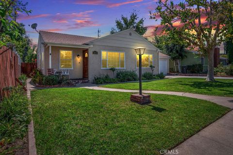 Photo of 1343 N Whitnall Hwy Hwy, Burbank, CA 91505 (MLS # SR26026566)