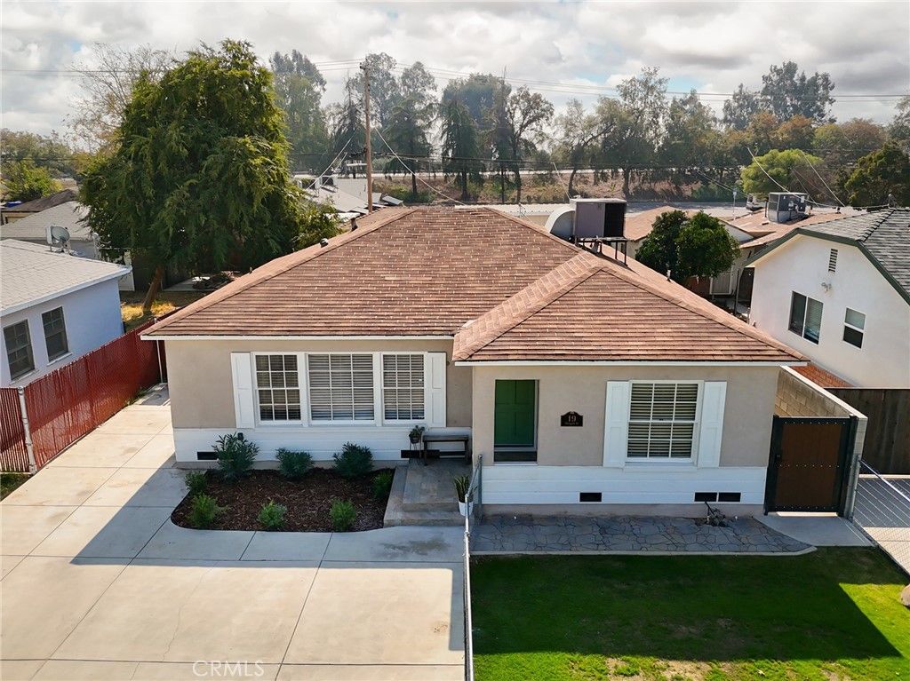 Photo of 19 Oregon St, Bakersfield, CA 93305 (MLS # PW26011125)