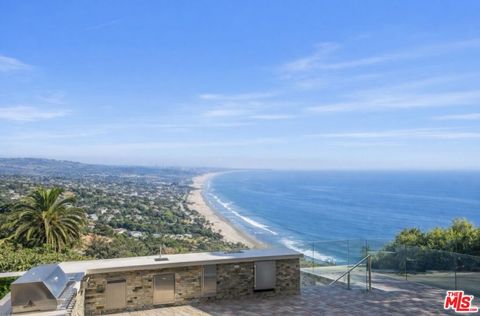 Photo of 770 Paseo Miramar, Pacific Palisades, CA 90272 (MLS # 26653517)
