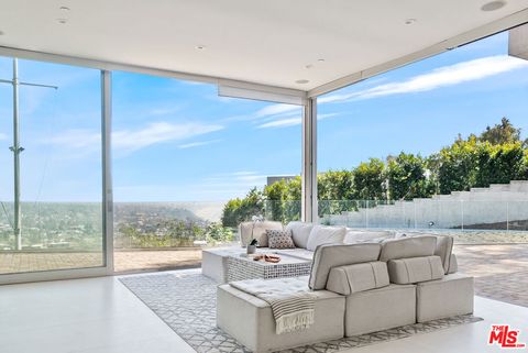 Photo of 770 Paseo Miramar, Pacific Palisades, CA 90272 (MLS # 26653517)