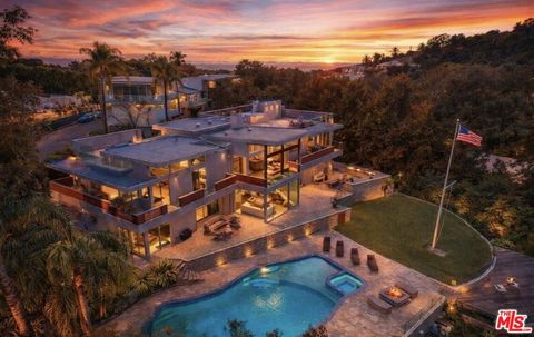 Photo of 770 Paseo Miramar, Pacific Palisades, CA 90272 (MLS # 26653517)