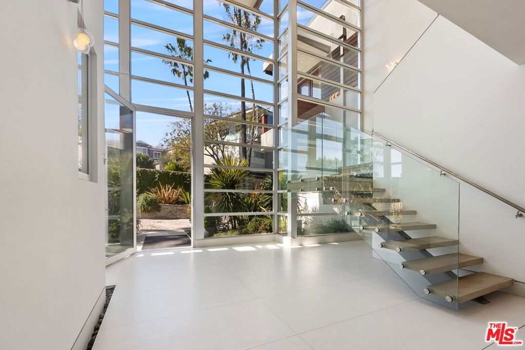 Photo of 770 Paseo Miramar, Pacific Palisades, CA 90272 (MLS # 26653517)