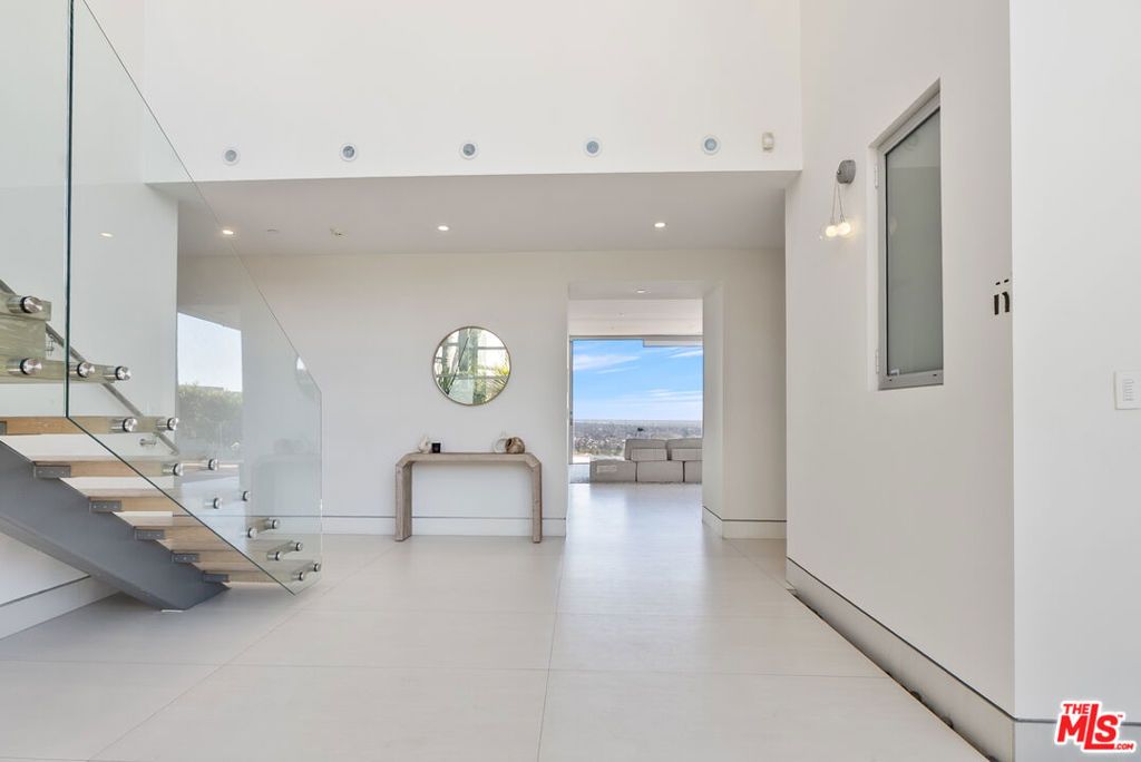 Photo of 770 Paseo Miramar, Pacific Palisades, CA 90272 (MLS # 26653517)