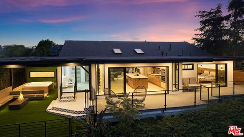 Photo of 5102 Escobedo Drive, Woodland Hills, CA 91364 (MLS # 25519119) Photo of 5102 Escobedo Drive, Woodland Hills, CA 91364 (MLS # 25519119)