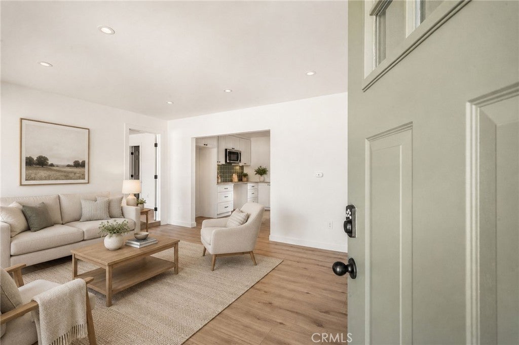 2430 W Bennett