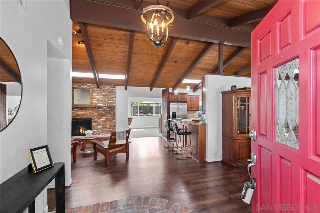 4317 Avenida Gregory