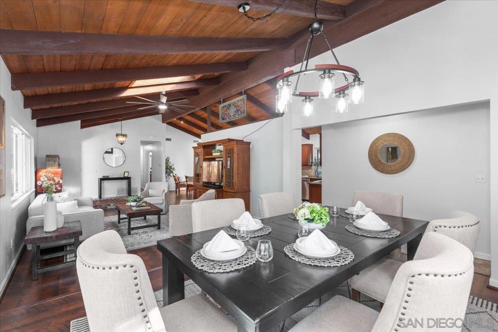 4317 Avenida Gregory