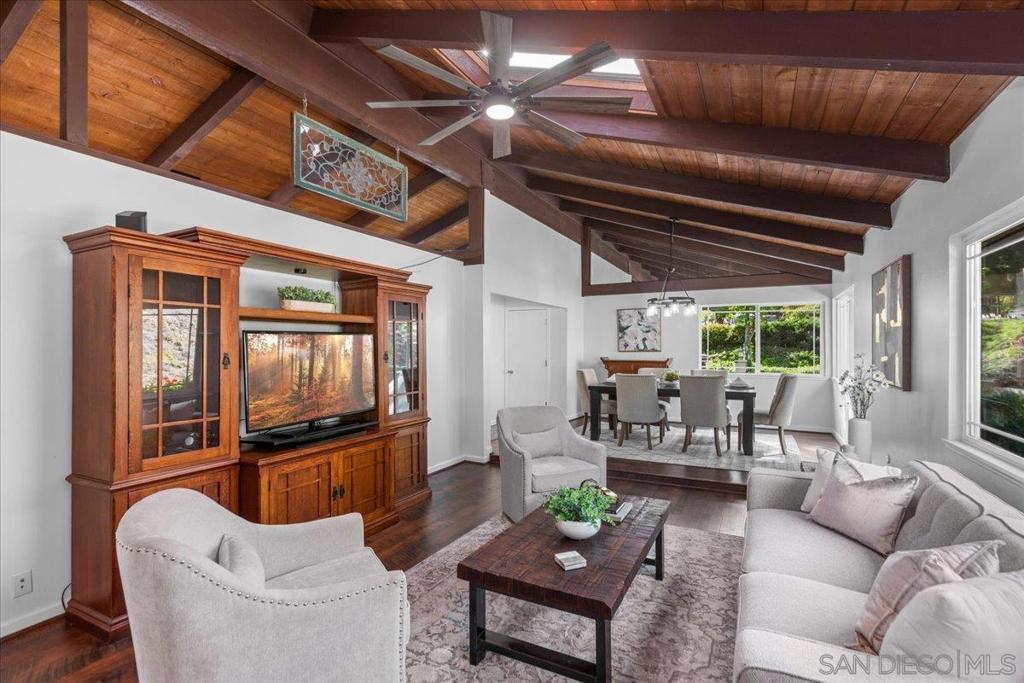 4317 Avenida Gregory