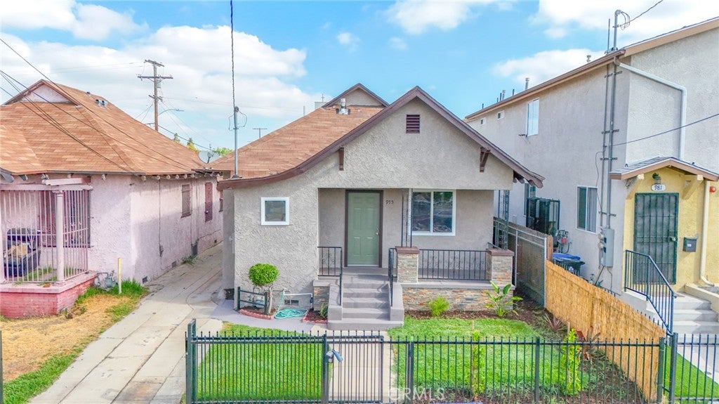 975 E 43rd