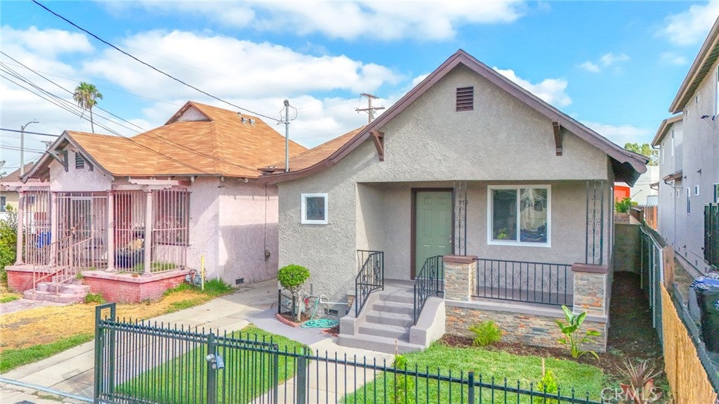 975 E 43rd