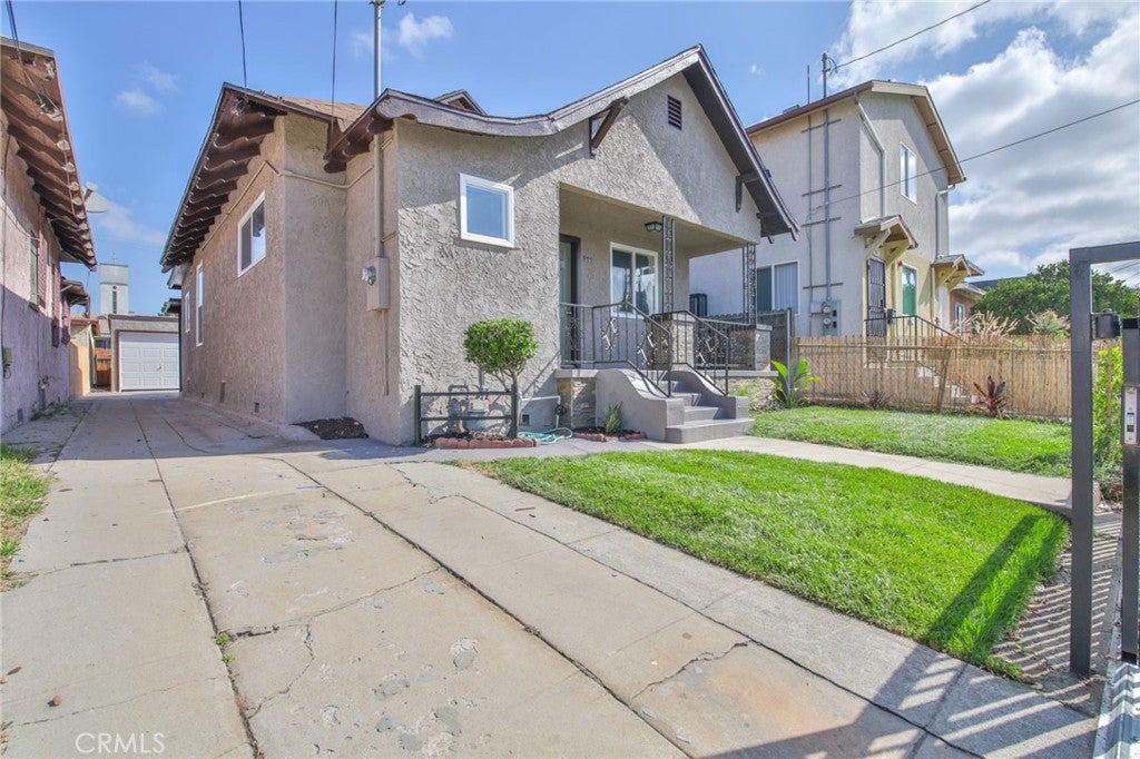 975 E 43rd