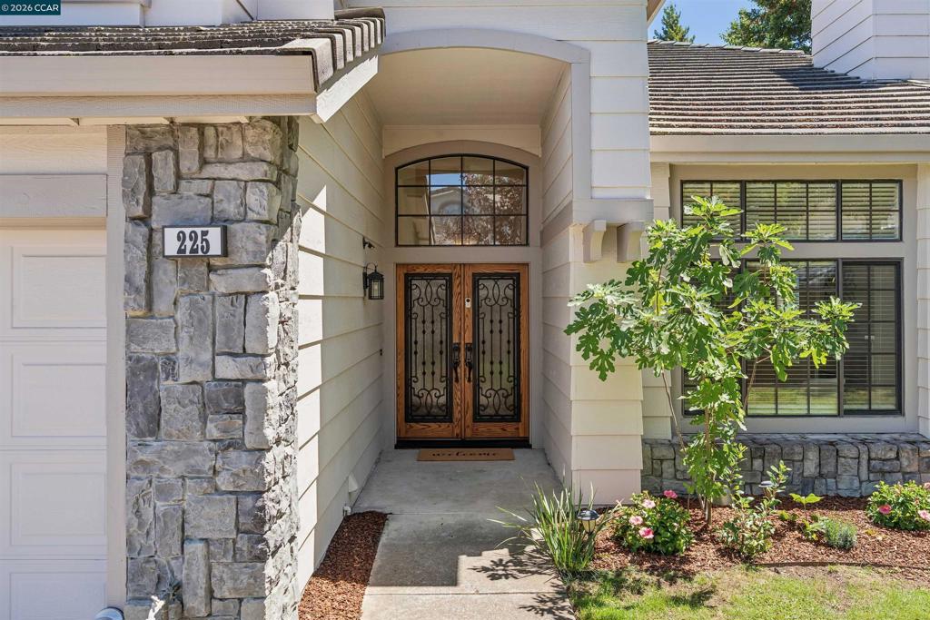 225 Valley Glen Ln LN, Martinez CA 94553