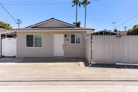 Photo of 18095 Newland St, Huntington Beach, CA 92646 (MLS # OC26025672)