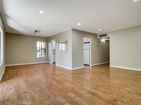 Photo of 18350 Hatteras #123, Tarzana, CA 91356 (MLS # SR26050582)